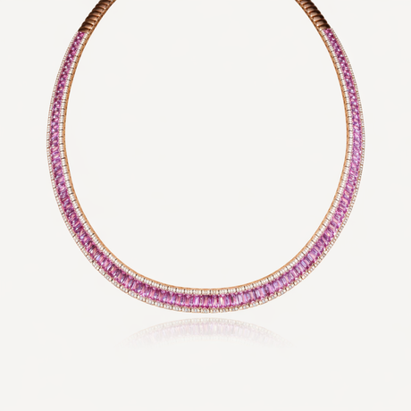 Collier Blush Rivière Taille Emeraude Saphirs Roses en or rose serti de diamants et saphirs – Maison Paillard