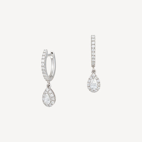 Boucles d'oreilles Drop Pendantes en or blanc serties de diamants – Maison Paillard