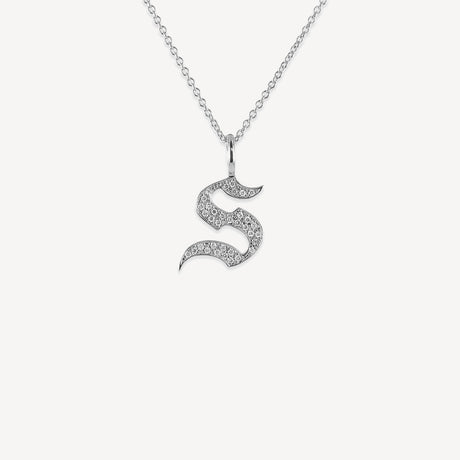 Collier Gothic Letter en or blanc serti de diamants – Maison Paillard